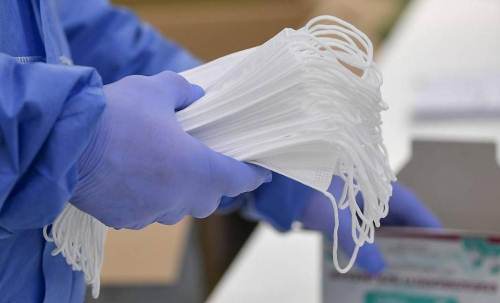 Monopolizuan tregun per maskat dhe dezifektantet: Gjobiten 24 depo farmaceutike